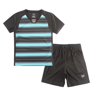 Ensembles de sport pour enfants en stock 